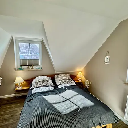 Haus Vier-jahreszeiten Holiday home Zingst